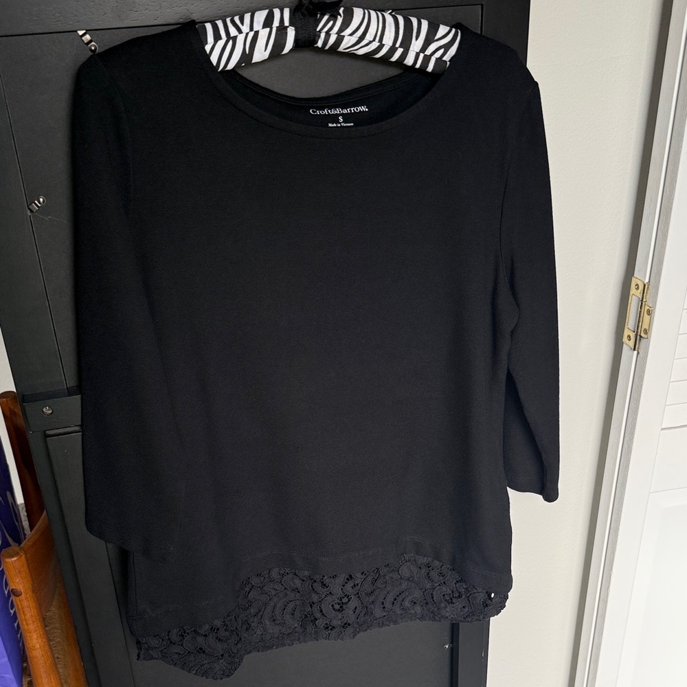 Croft & Barrow Women's Black Long Sleeve Lace Top